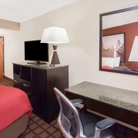 Super 8 By Wyndham Chicago Il Hotel Luaran gambar