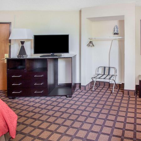 Super 8 By Wyndham Chicago Il Hotel Luaran gambar