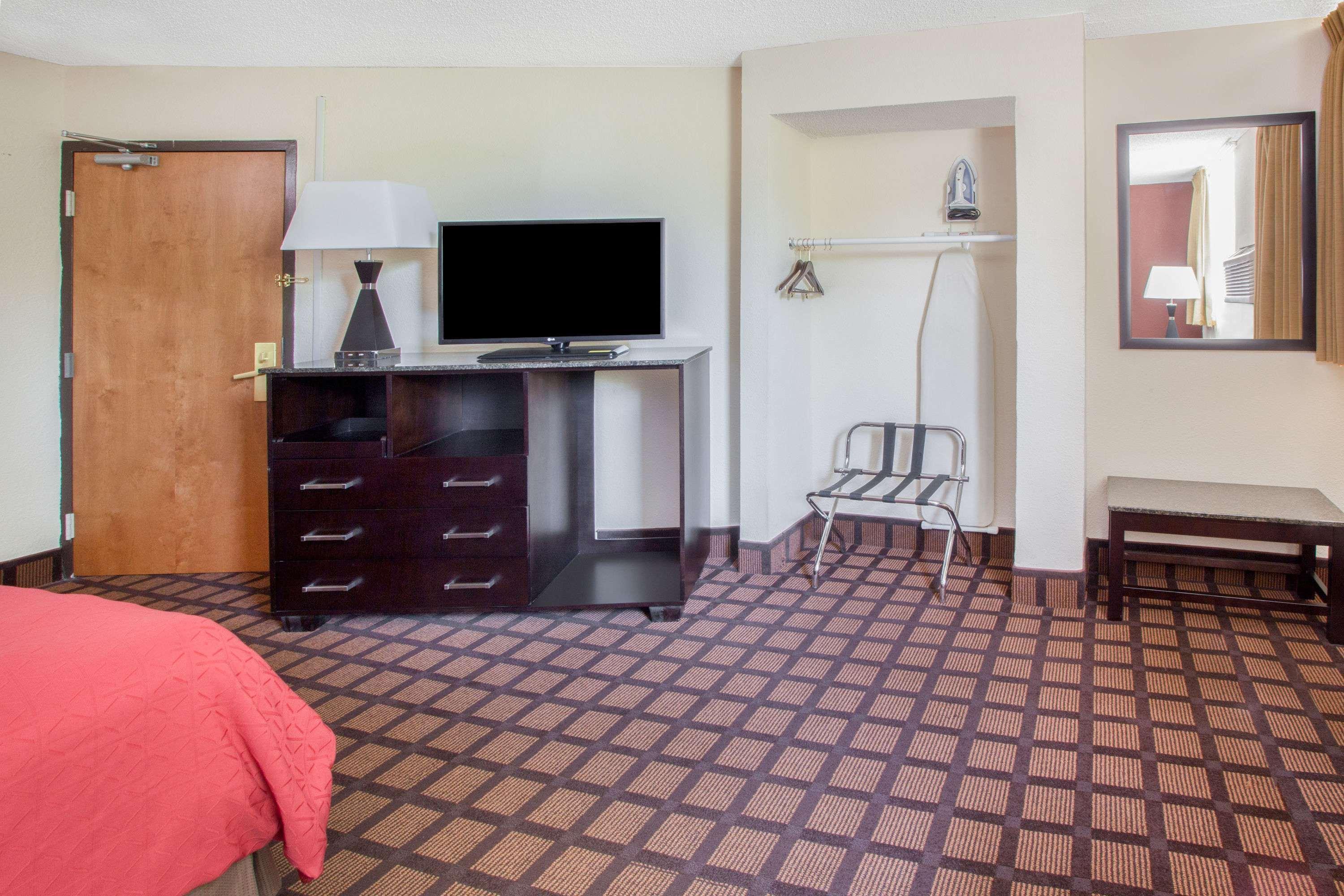 Super 8 By Wyndham Chicago Il Hotel Luaran gambar